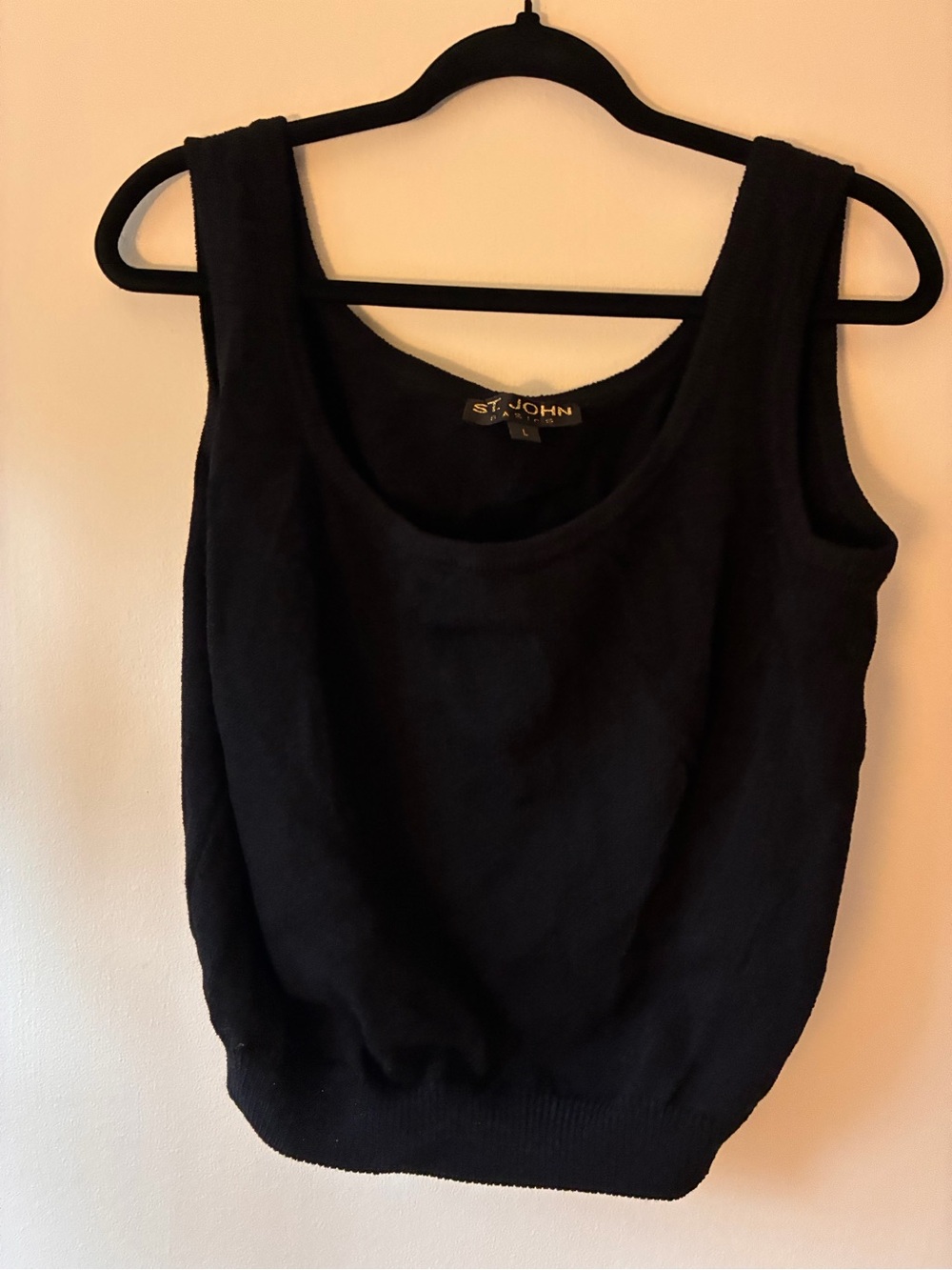 St. John Black Sleeveless Knit Scoop Neck Tank